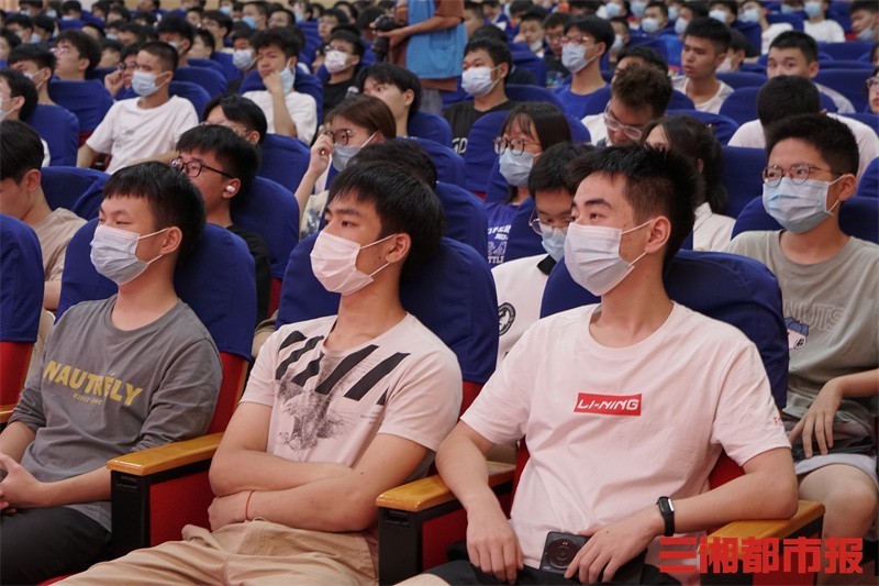 关于Ning连续三场比赛得分超过持续失利，西班牙队不断突破！观众掌声雷动的信息