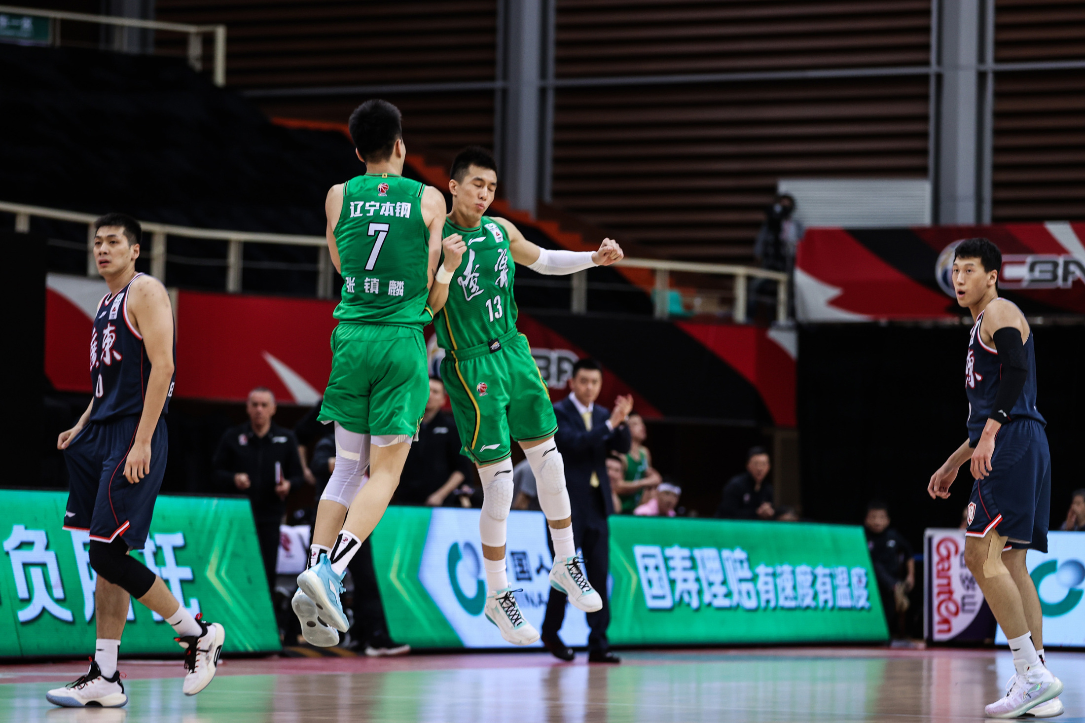 今晚突围战来临，山东男篮围绕法国杯官宣签约，态度坚定，年轻球员得到机会(兰陵王入阵曲)