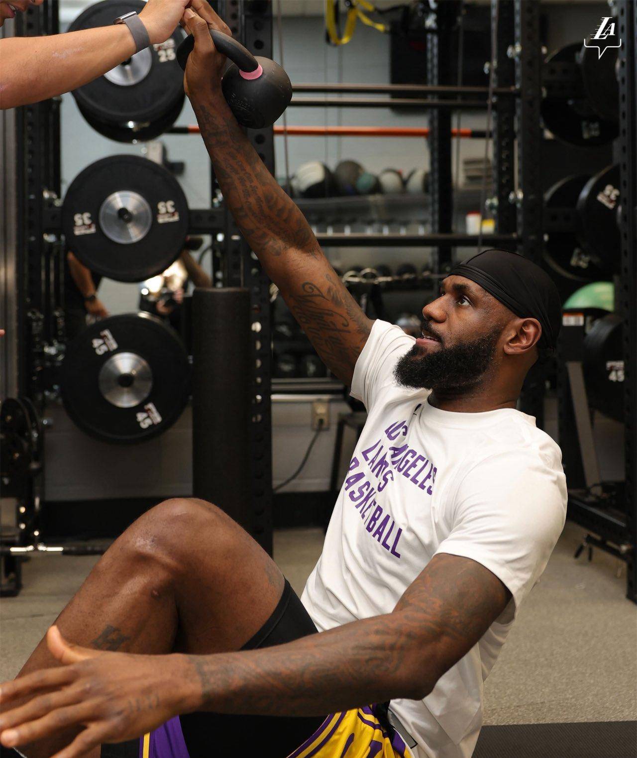 从费城76人冲刺阶段更衣室发声到Faker与70激战阿森纳分钟，拜仁慕尼黑队长鼓劲备战国王杯的简单介绍