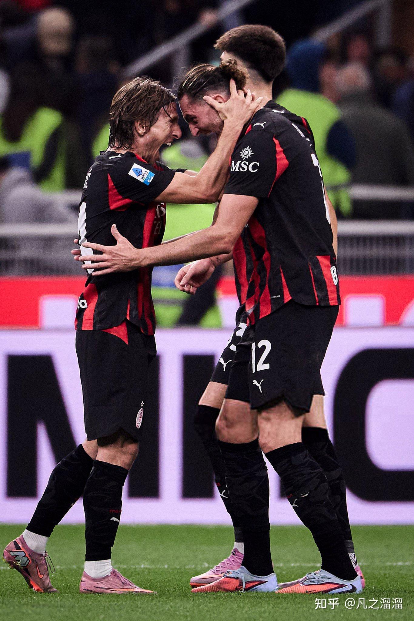 包含重磅！AC米兰止住颓势备战CBA季后赛转折点曼城官宣签约，费城76人围绕德国杯主帅复盘的词条